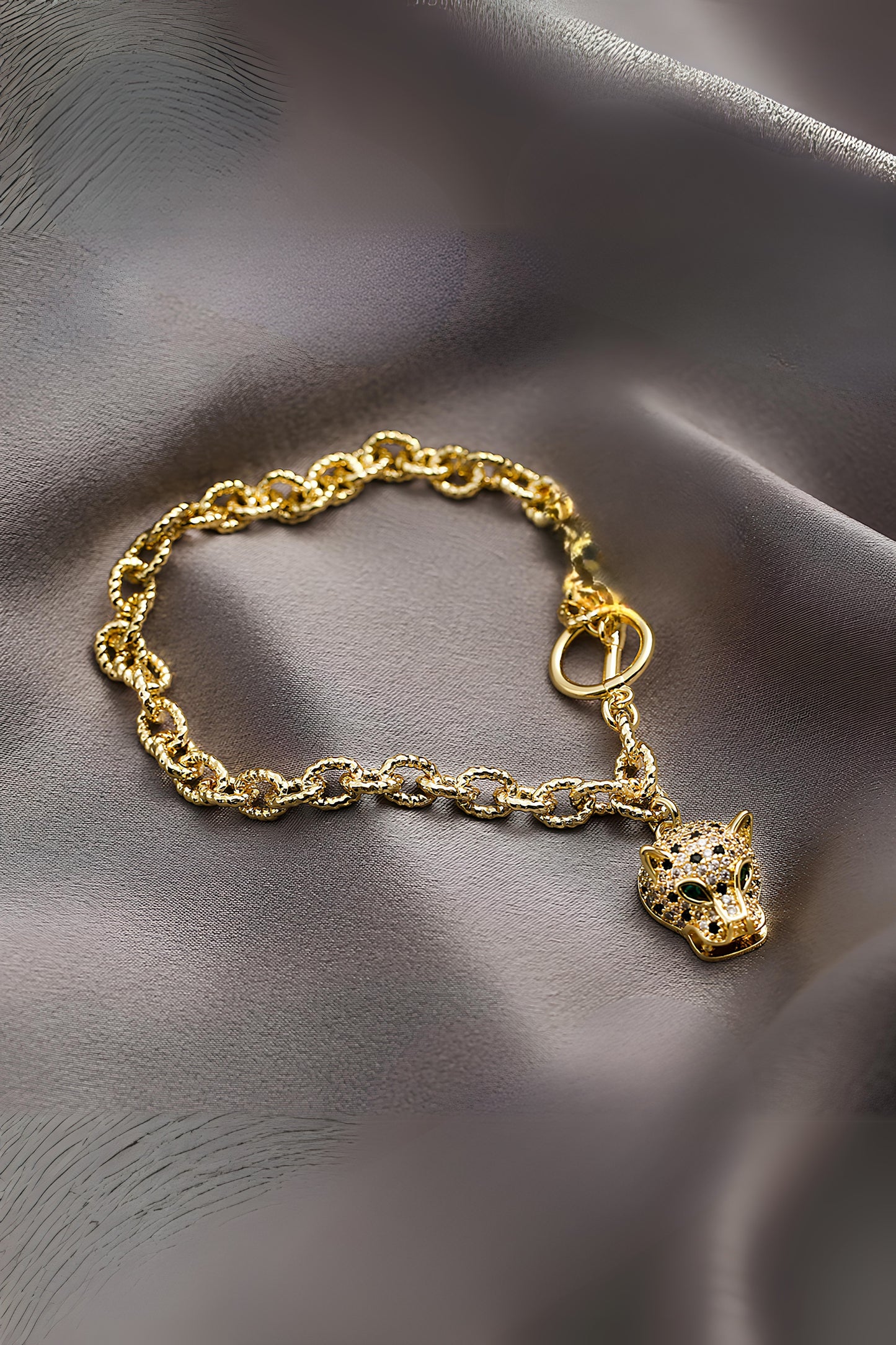 Diamond Leopard Head Pendant Bracelet