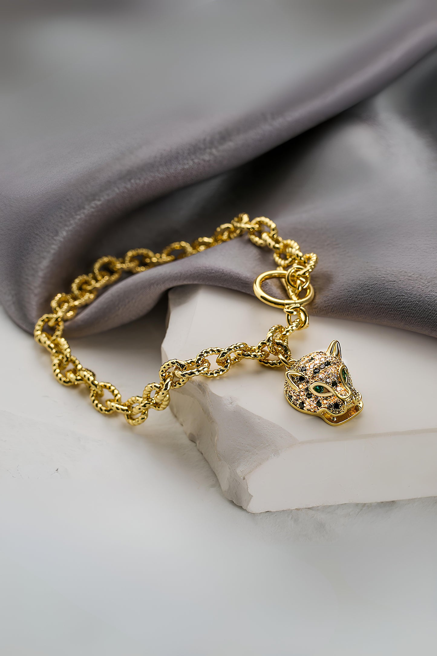 Diamond Leopard Head Pendant Bracelet