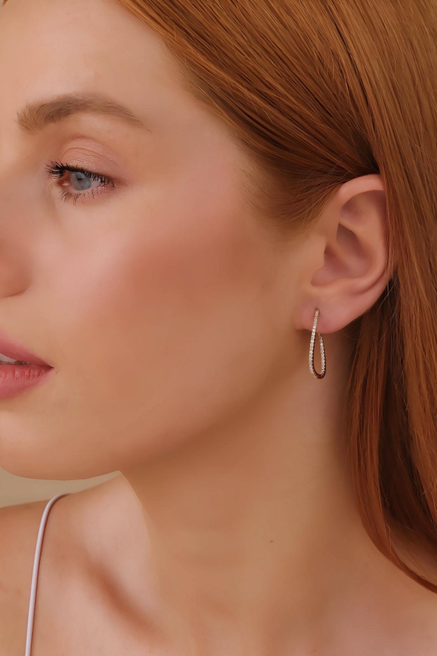 Elegant Delicate Wave Hoop Earring