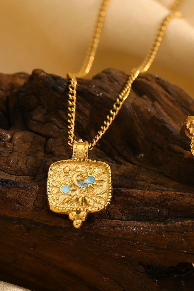 Hammered pattern heaven-earth sun pendant necklace