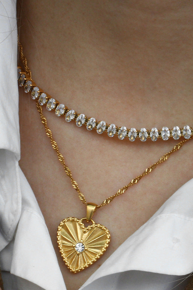 Leaf pattern heart pendant necklace