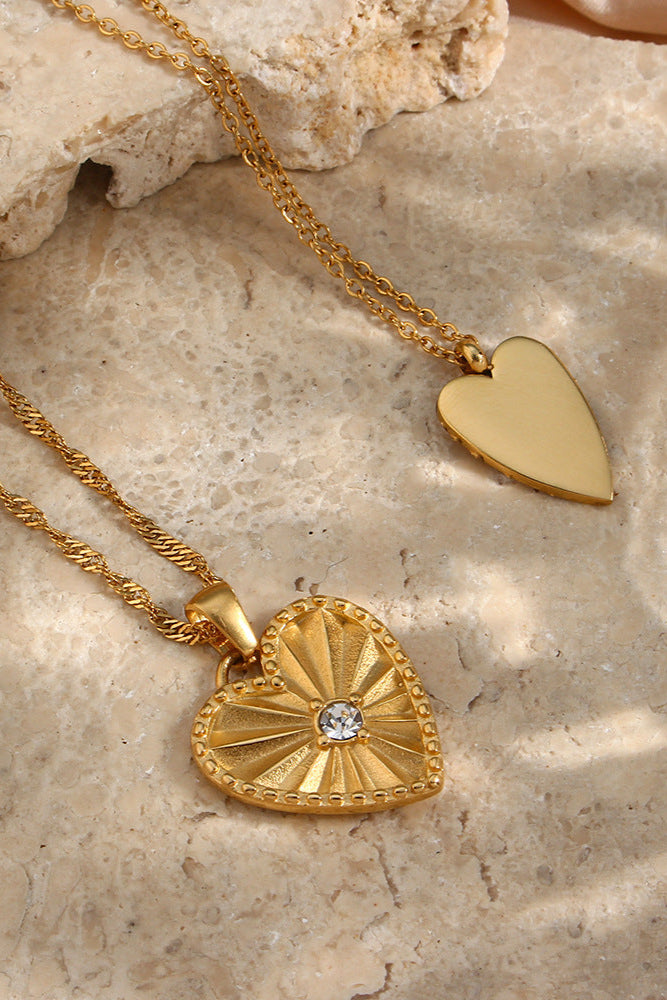 Leaf pattern heart pendant necklace