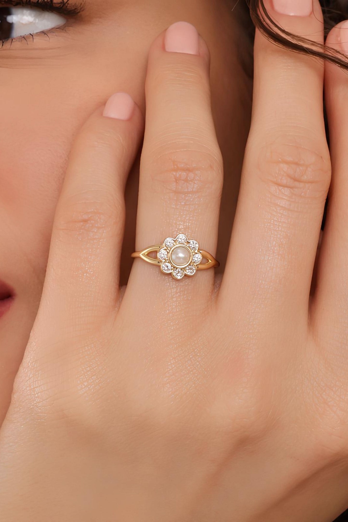 Natural Pearl Ring with Diamonds