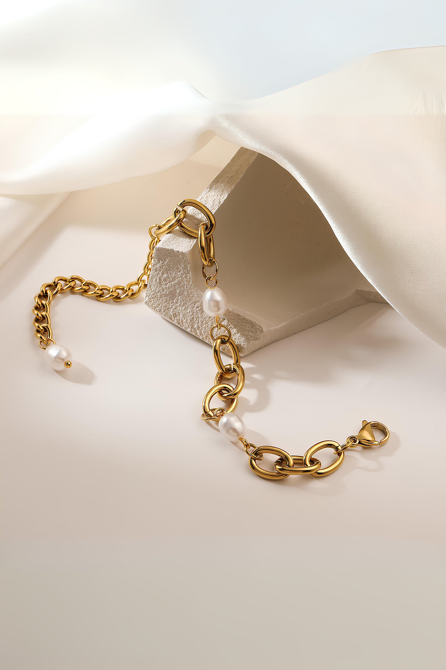 Pearl Hoop Chain Bracelet