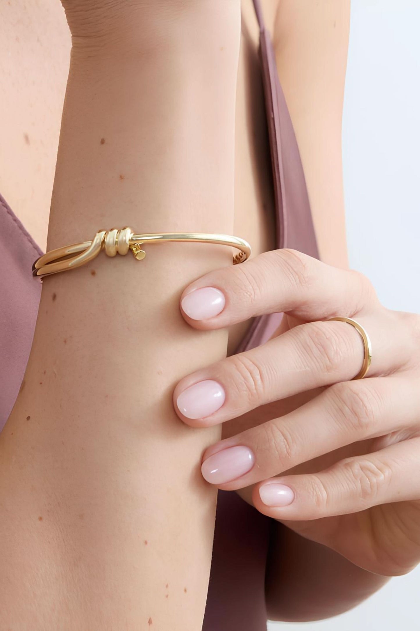 Plain Gold Knotted Bracelet