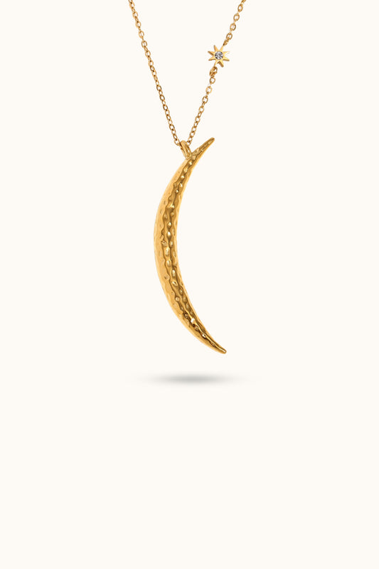 Hammered pattern moon pendant necklace