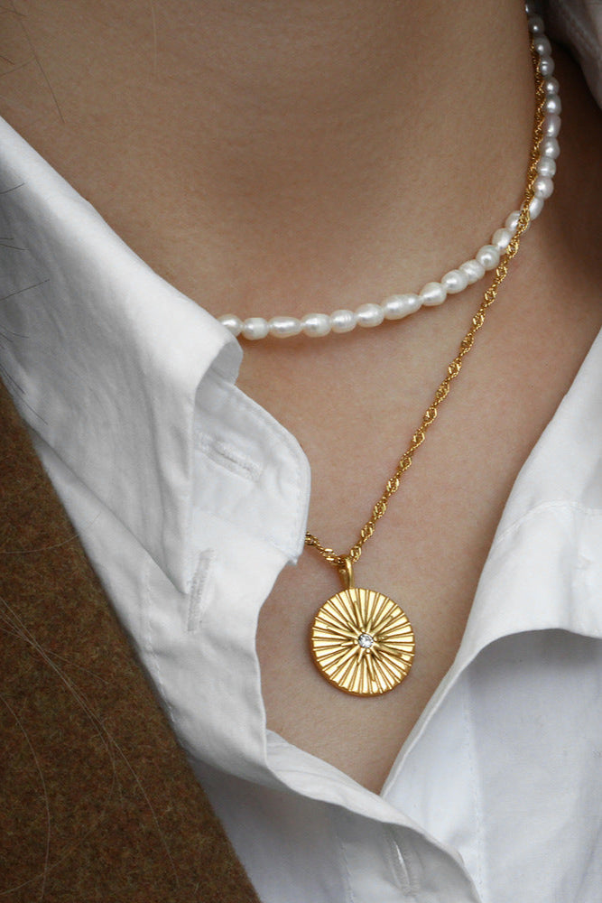 Leaf pattern Sunshine pendant necklace