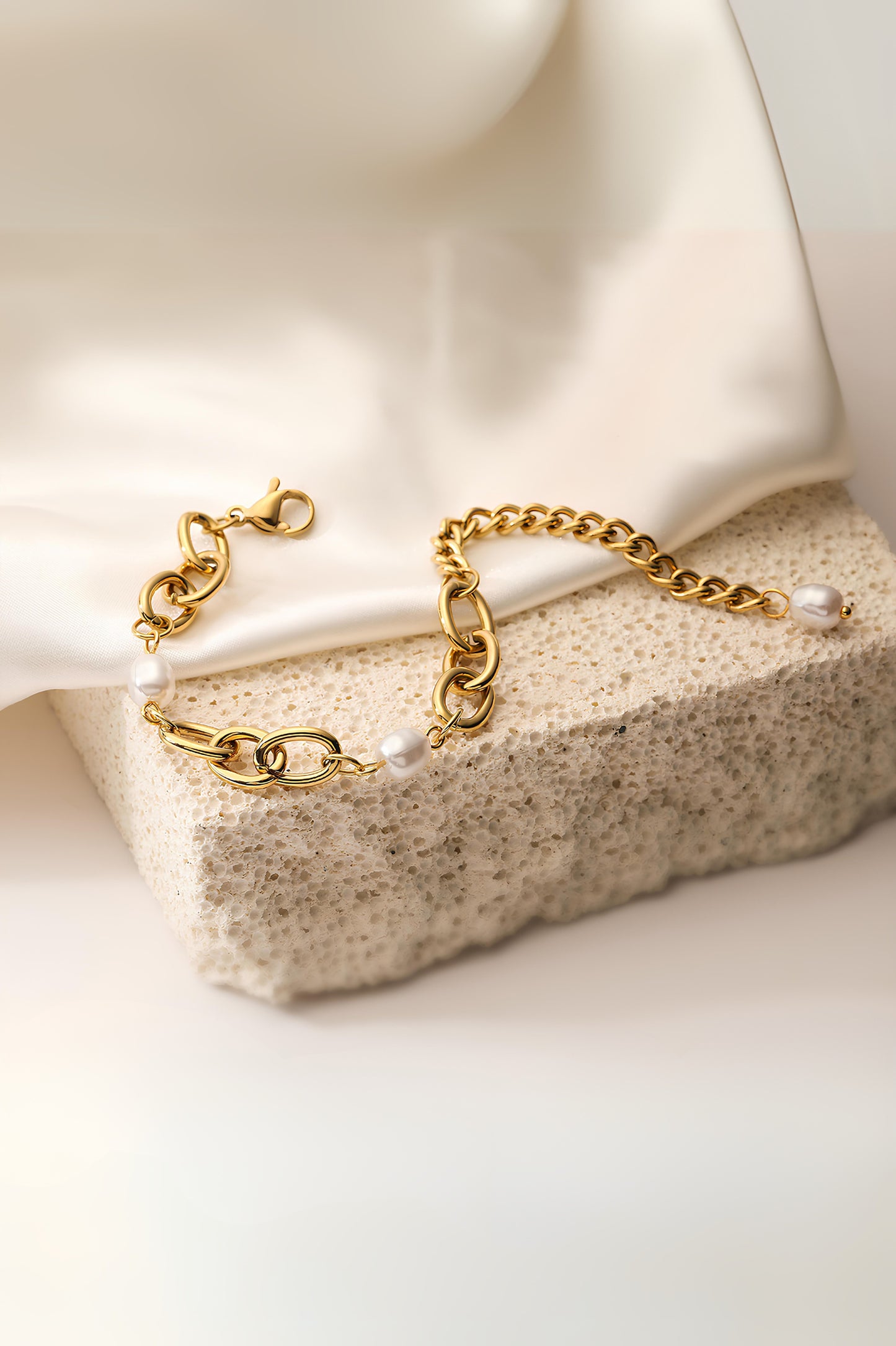 Pearl Hoop Chain Bracelet