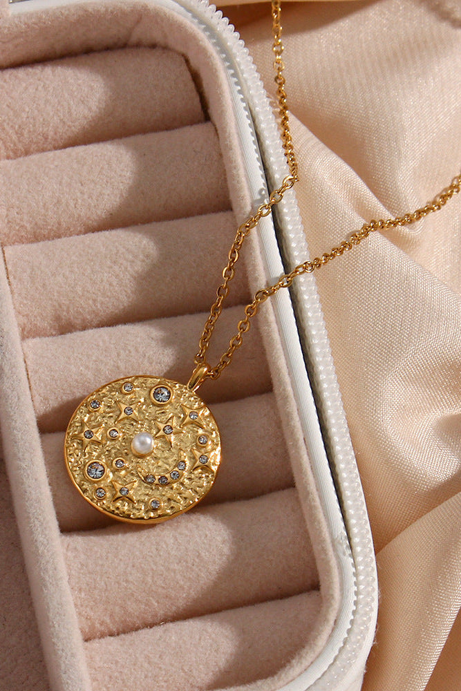 Pearl Star Round Pendant Necklace