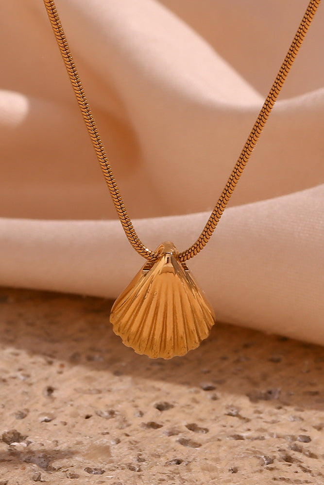 Scallop Shell Pendant Necklace