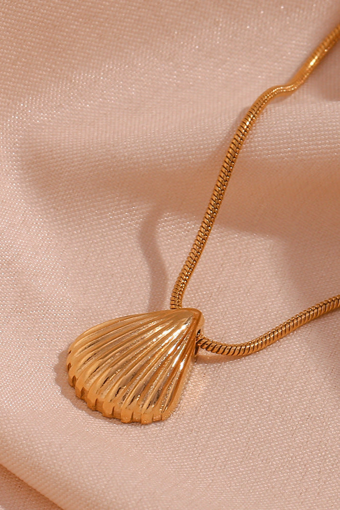 Scallop Shell Pendant Necklace