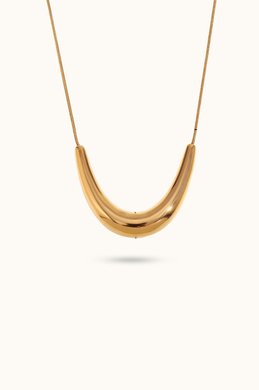 V-shaped pendant necklace