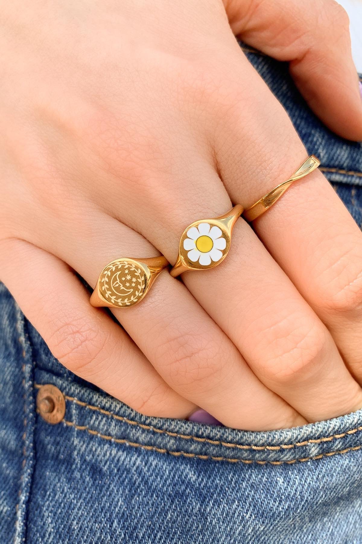 Star and moon pattern ring
